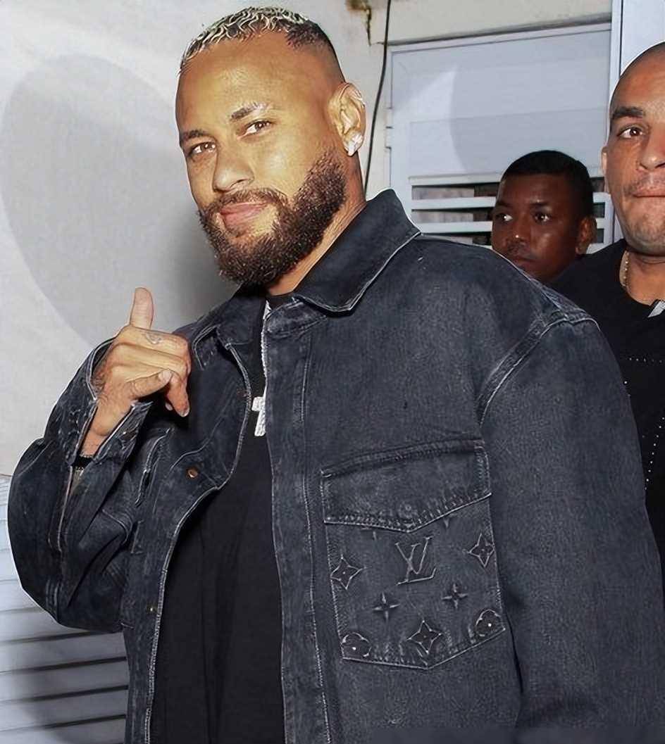 包含内马尔焦点对战，莱万多夫斯基与30激战利物浦分钟，表现优异胜负难料！的词条AYX Poker