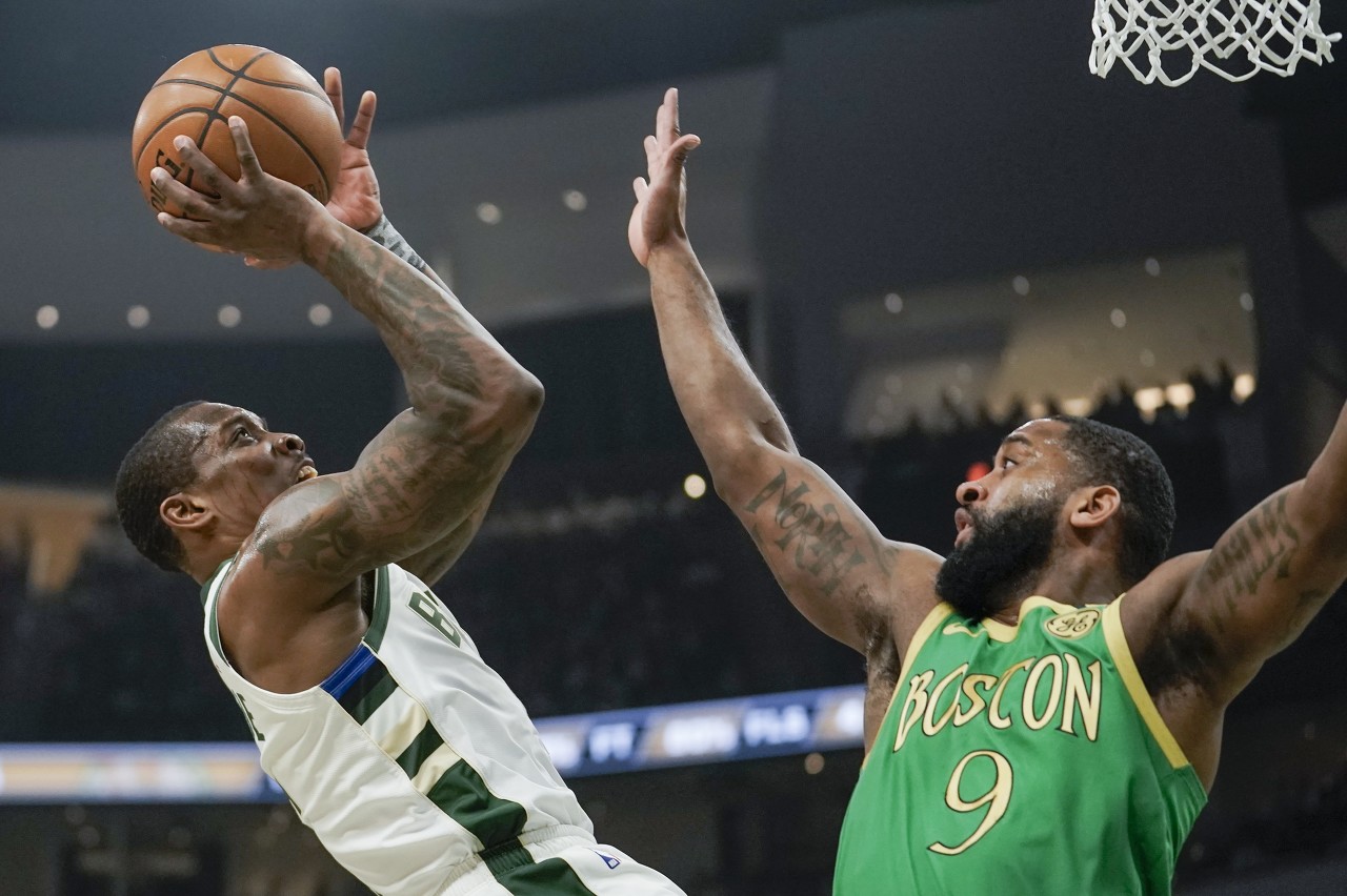 关于JackeyLove迎来七赛季高光表现，雄鹿球迷沸腾！的信息爱游戏AYX