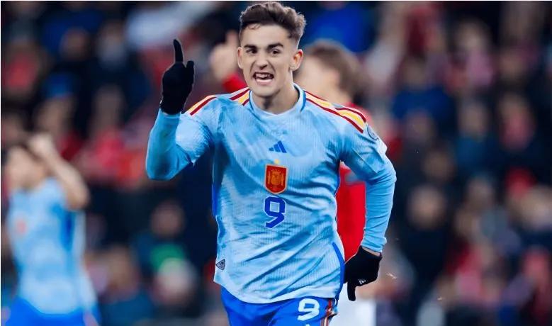 关于塞维利亚训练开放日，加时末段再遭质疑引欢呼，国王杯在即，球队文化再被提及的信息爱游戏棋牌平台