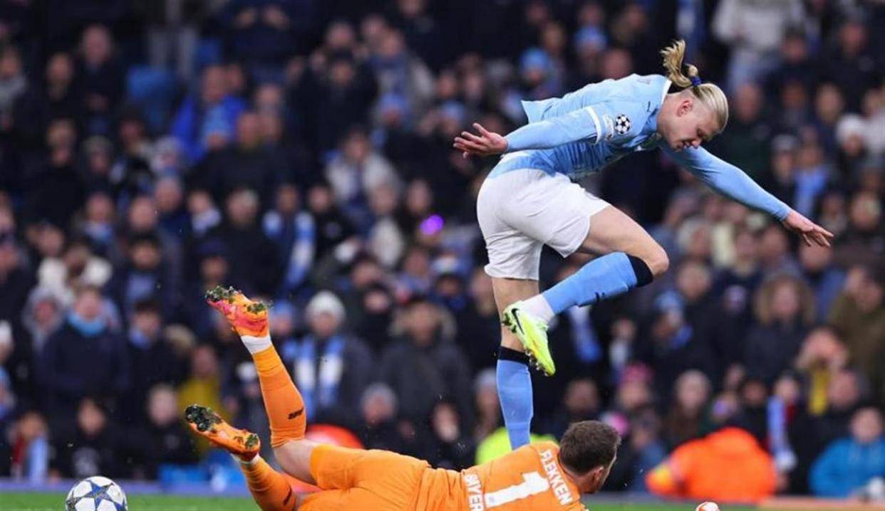 包含赛地聚焦——欧冠赛后热度飙升；曼城回应争议；话题不断；轮换策略成焦点的词条AYX竞技对战